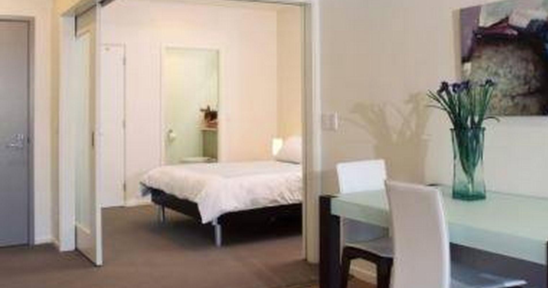 Quest On Lambton Serviced Apartments Уелингтън Екстериор снимка