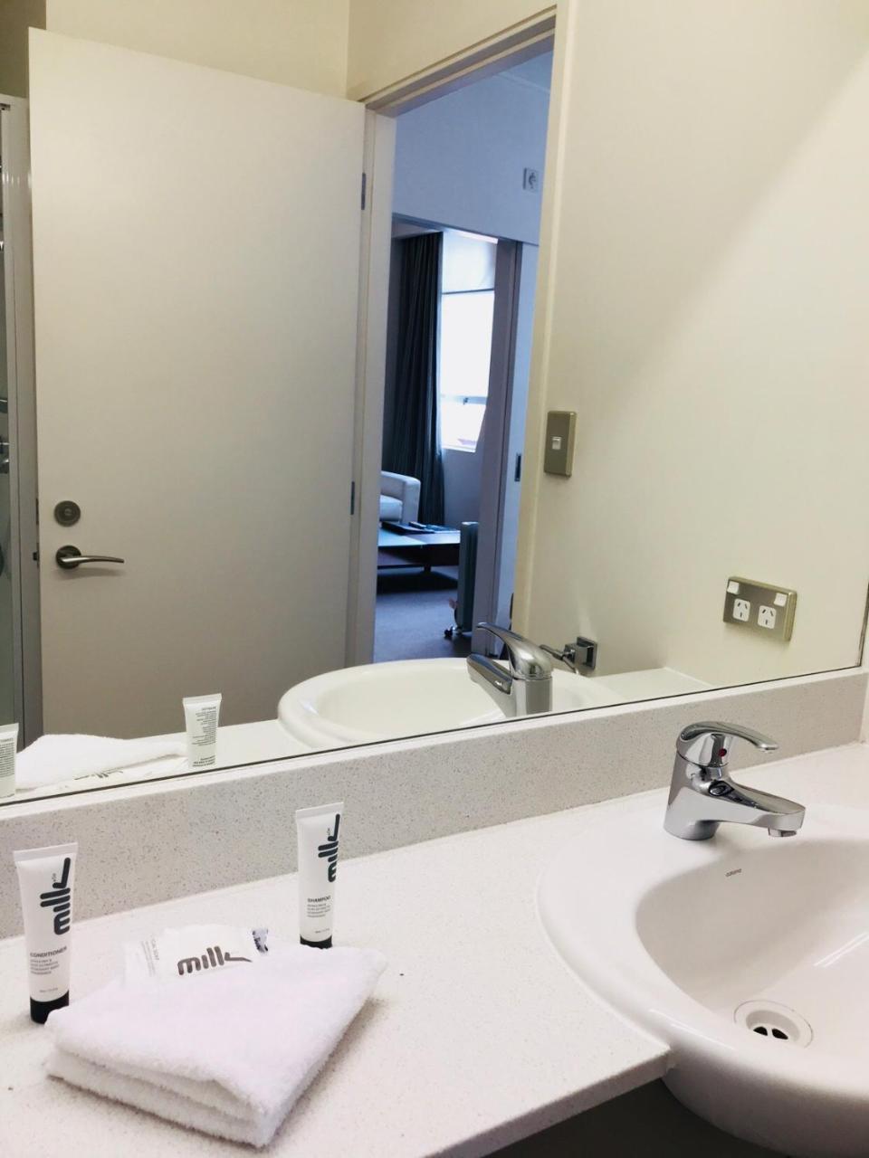 Quest On Lambton Serviced Apartments Уелингтън Екстериор снимка